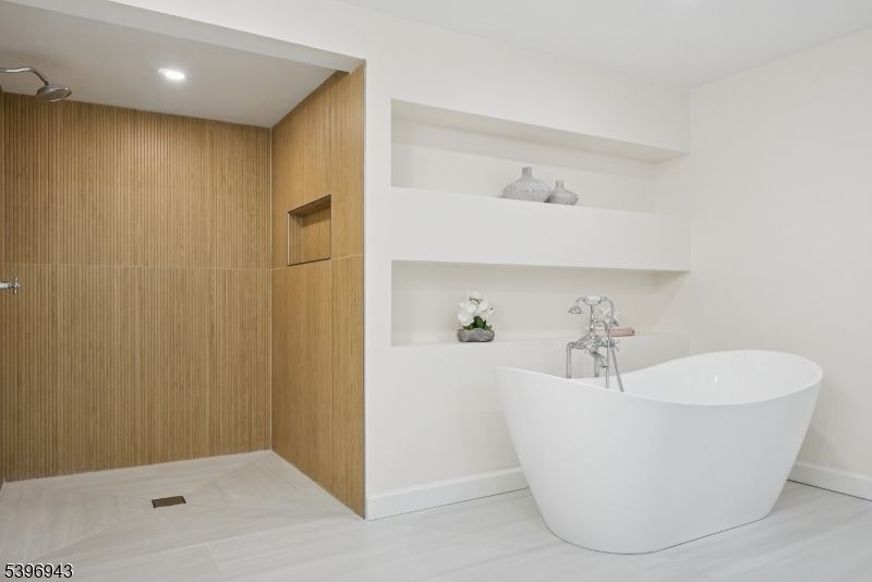 Bathroom, Free Standing Baths, Interior, Recessed Lighting