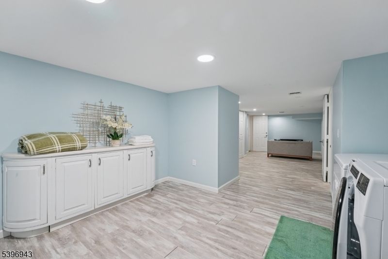 Interior, Recessed Lighting, Washer, Wood Texture Flooring