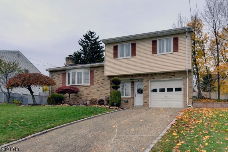 Attached, Exterior, Facade, Brick Facade, Split Level