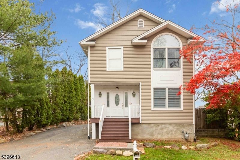 Exterior, Facade, None