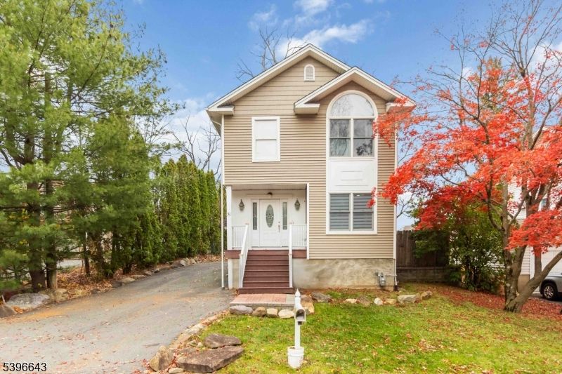 Exterior, Facade, None