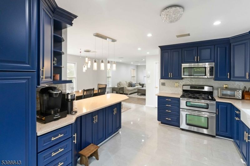 Dining room, Interior, Kitchen, Living room, Pendant Lights, Recessed Lighting, Stainless Steel Appliances
