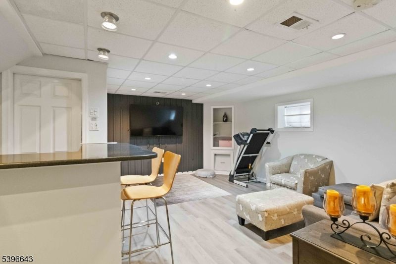 Fitness Equipment, Interior, Recessed Lighting, Wood Texture Flooring