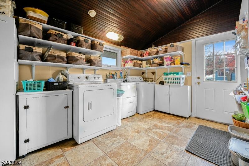Interior, Washer, Wooden Ceilings