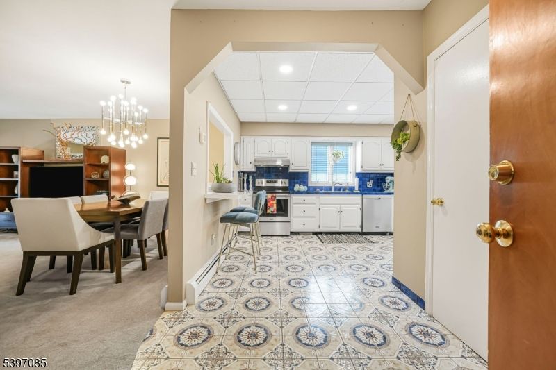 Chandelier, Dining room, Interior, Kitchen, Recessed Lighting, Stainless Steel Appliances