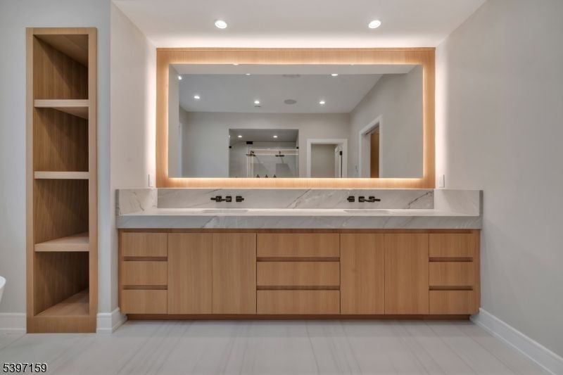 Bathroom, Dual Sink Vanities, Interior, Recessed Lighting