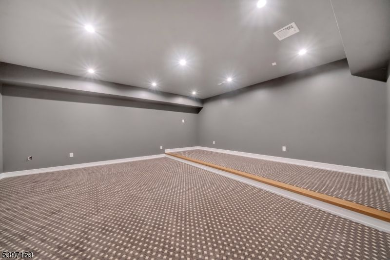 Empty room, Interior, Recessed Lighting