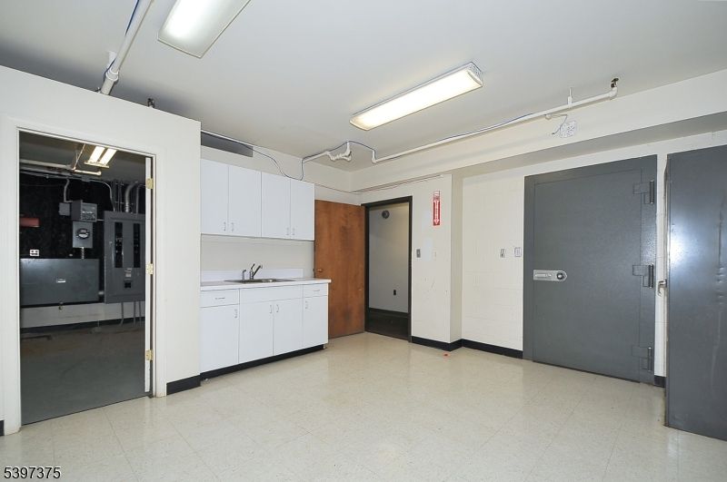 Elevator, Interior, Kitchen, Washer