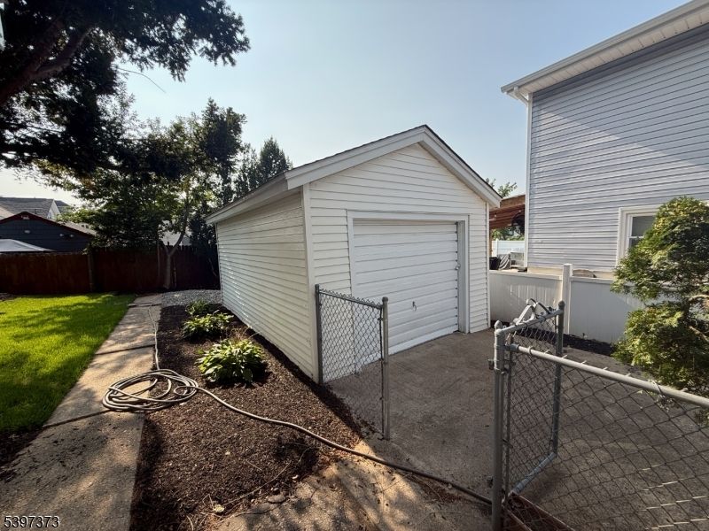 Detached Garage, Exterior