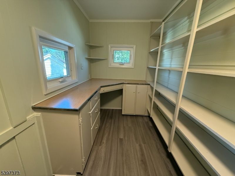Interior, Walk-in Closets, Wood Texture Flooring