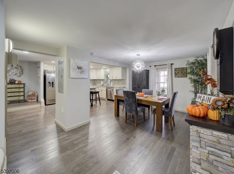 Chandelier, Dining room, Interior, Kitchen, Recessed Lighting, Wood Texture Flooring