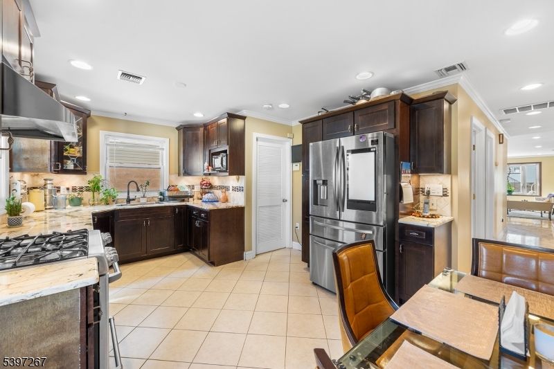 Dining room, Interior, Kitchen, Recessed Lighting, Stainless Steel Appliances