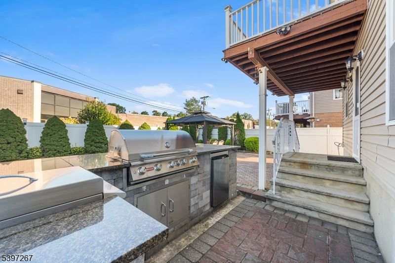 Exterior, Outdoor Kitchen