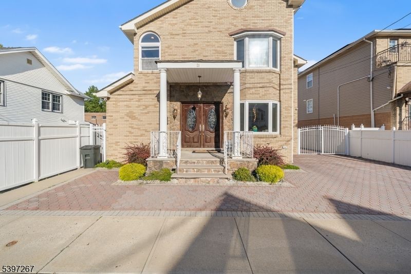 Exterior, Facade, Brick Facade, Rowhouse