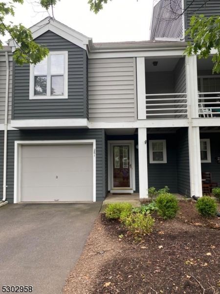 Attached, Exterior, Facade, Rowhouse