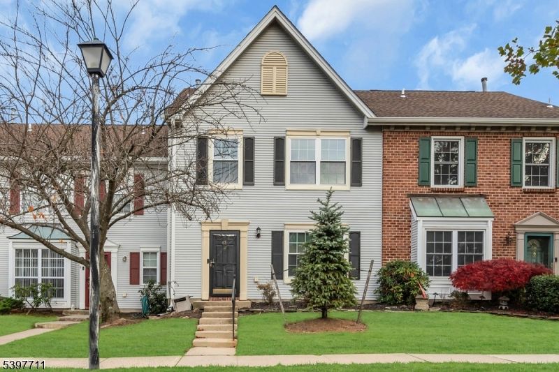 Exterior, Facade, Brick Facade, Georgian