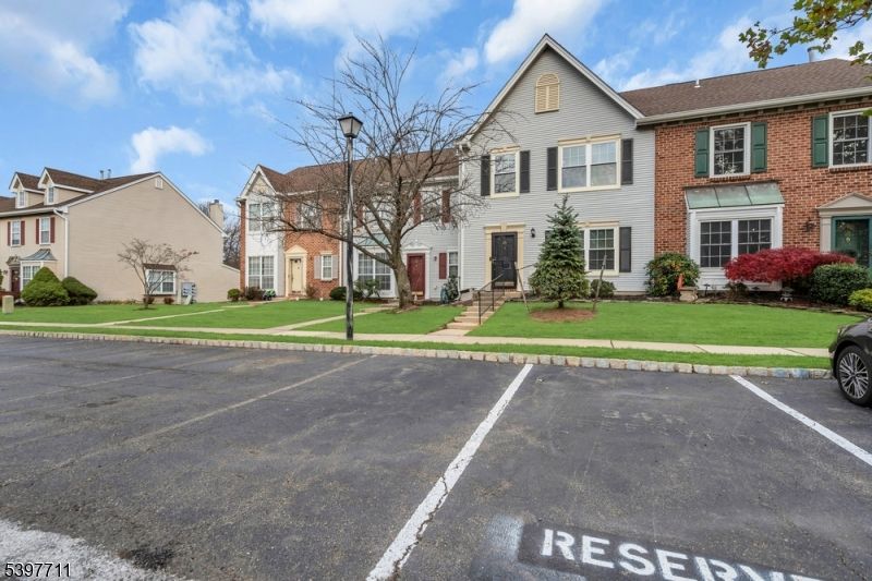 Exterior, Facade, Brick Facade, Georgian