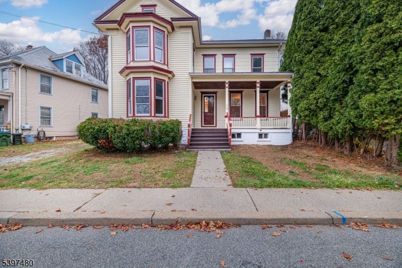 Exterior, Facade, Queen Anne Victorian