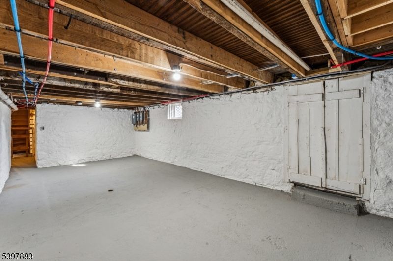 Garage, Interior, Wooden Beams