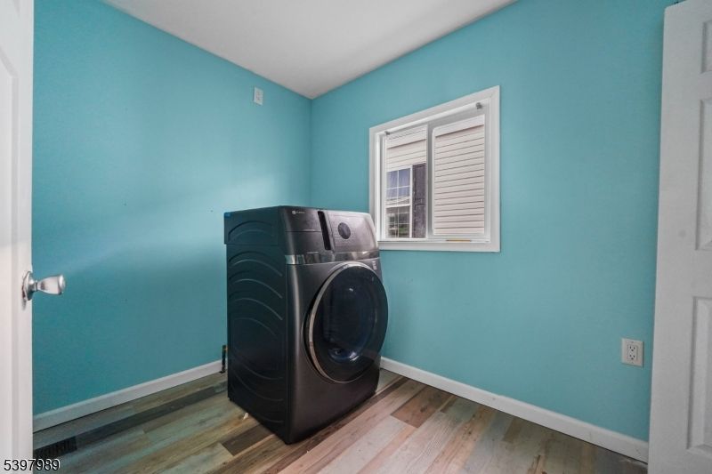 Interior, Washer, Wood Texture Flooring