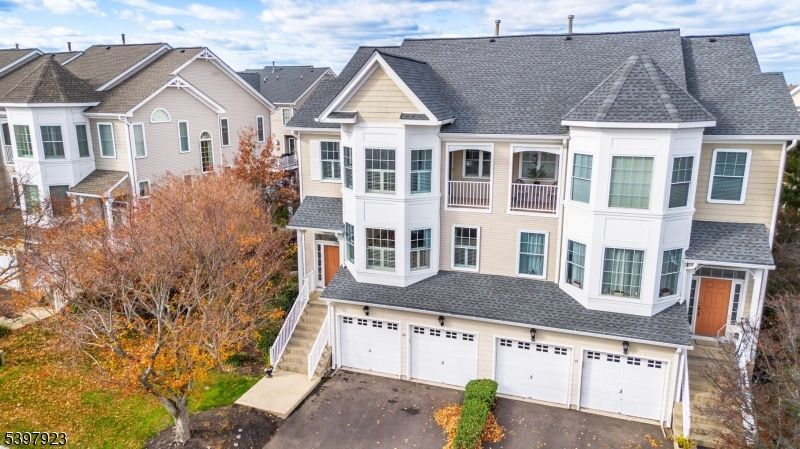 Attached, Exterior, Facade, Rowhouse