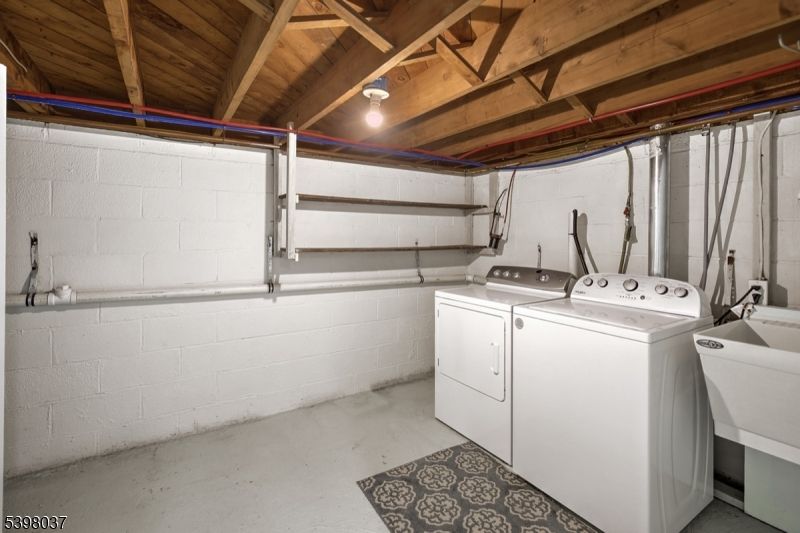 Garage, Interior, Washer, Wooden Beams, Wooden Ceilings