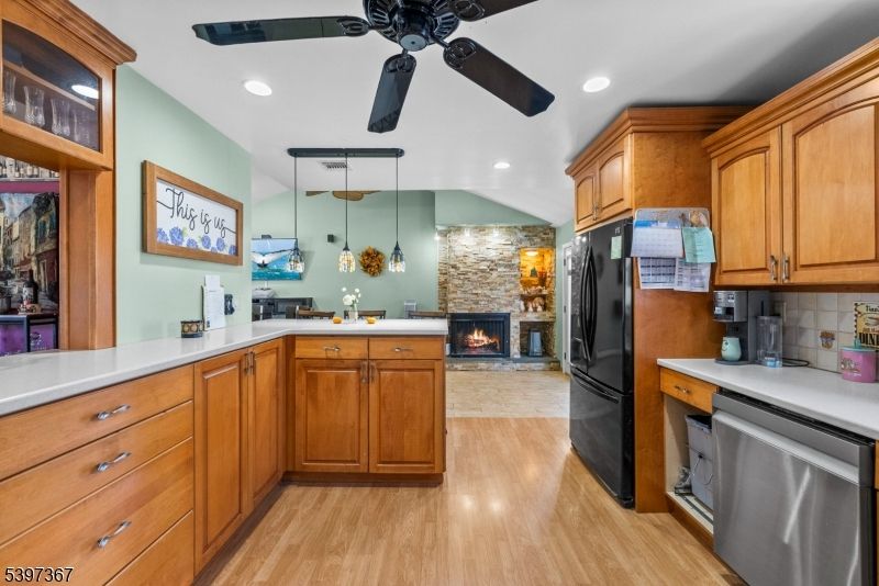 Fireplace, Interior, Kitchen, Pendant Lights, Recessed Lighting, Wood Texture Flooring