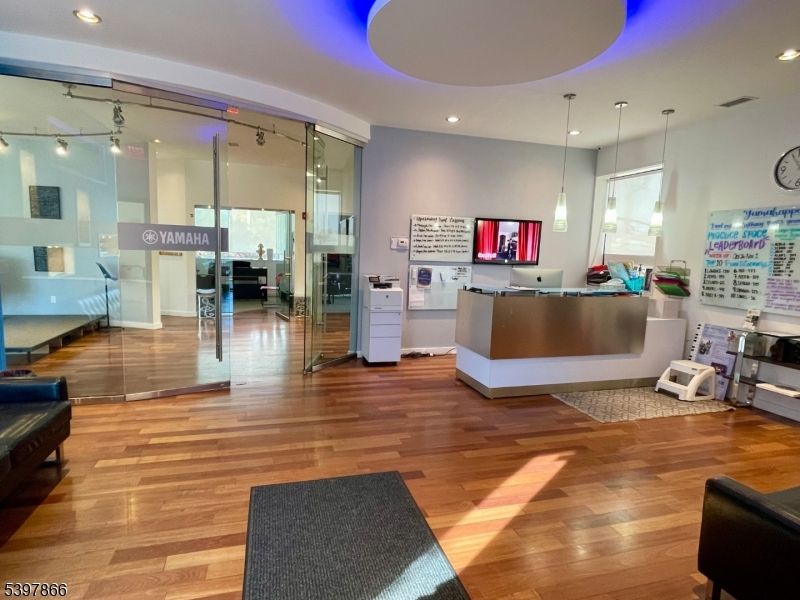 Interior, Pendant Lights, Recessed Lighting, Wood Texture Flooring