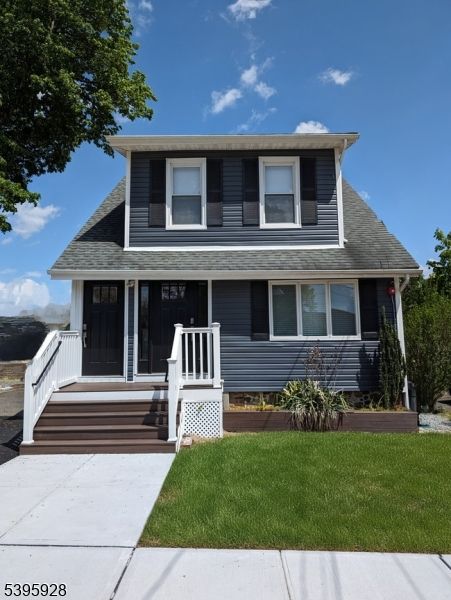 Exterior, Facade, American Foursquare