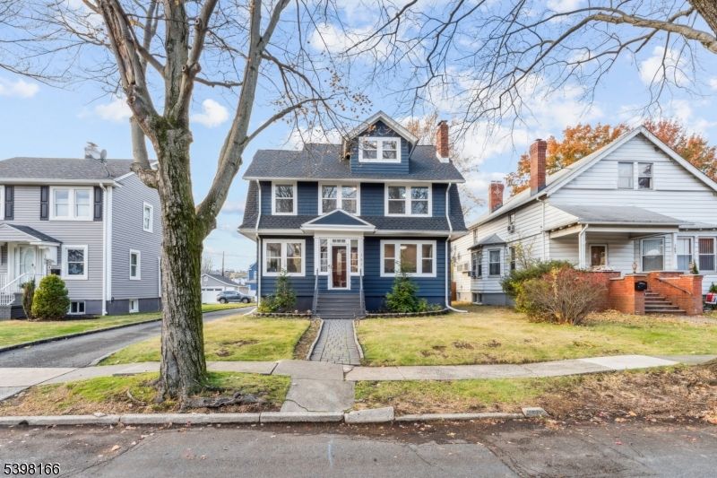 Exterior, Facade, Queen Anne Victorian