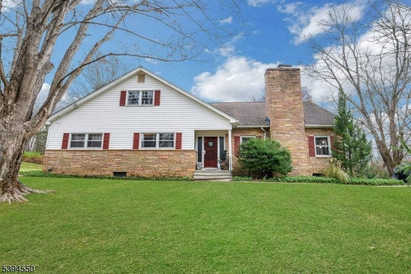 Backyard, Exterior, Facade, Brick Facade, Ranch