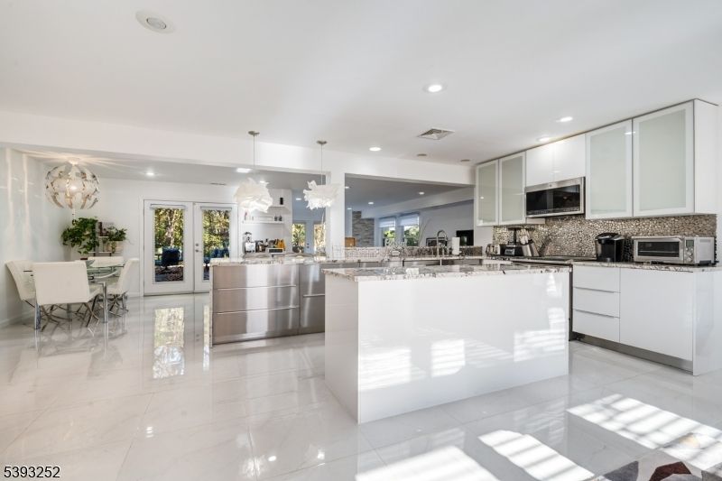 Dining room, Interior, Kitchen, Pendant Lights, Recessed Lighting, Stainless Steel Appliances