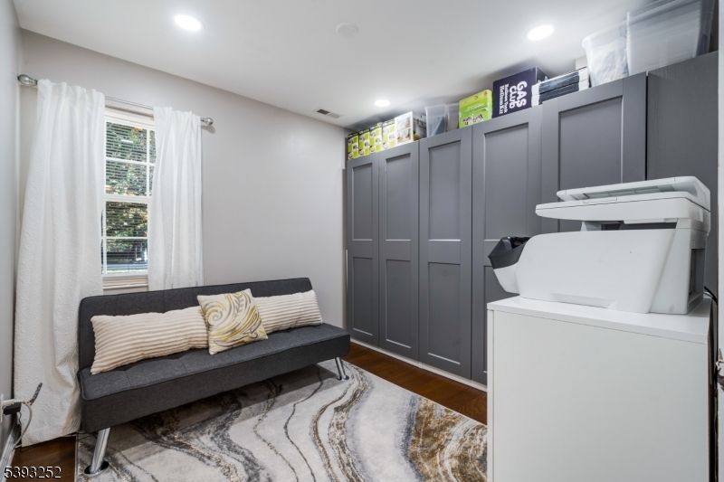 Interior, Recessed Lighting, Washer, Wood Texture Flooring