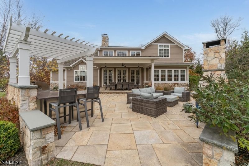 Exterior, Outdoor Kitchen