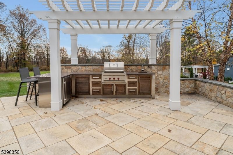 Exterior, Outdoor Kitchen