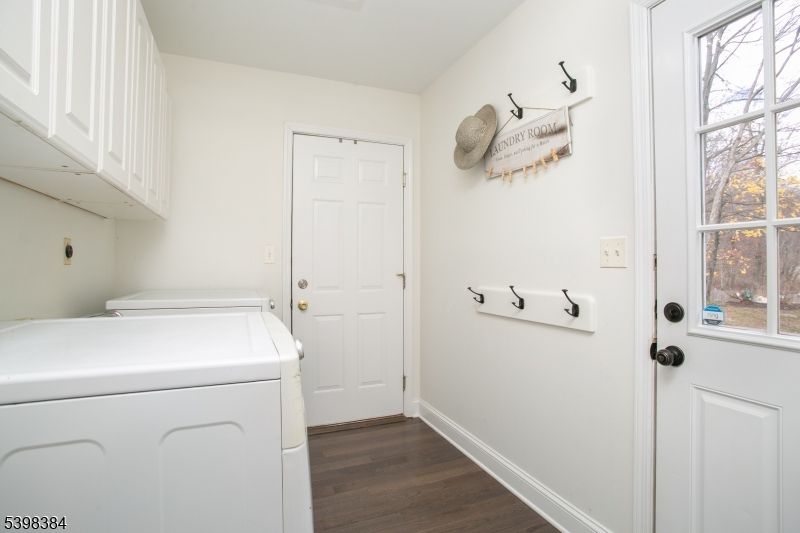 Interior, Washer, Wood Texture Flooring
