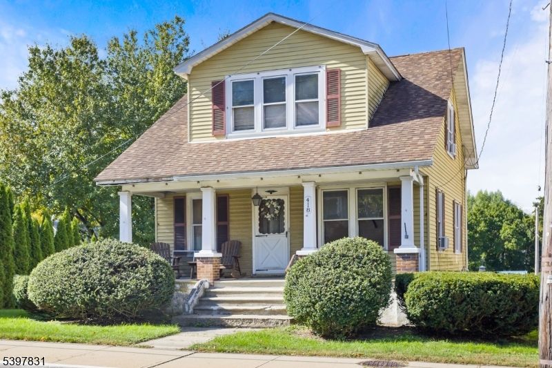Exterior, Facade, Queen Anne Victorian