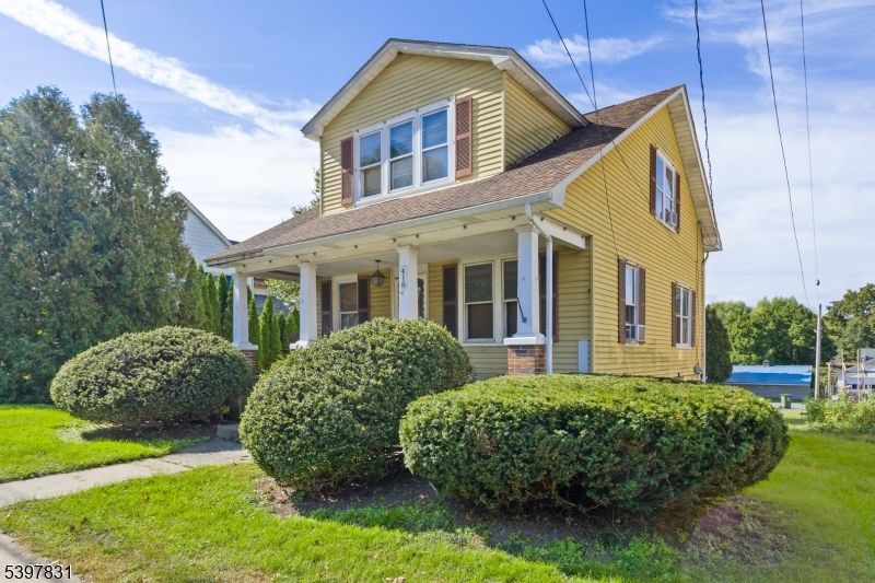 Exterior, Facade, Queen Anne Victorian