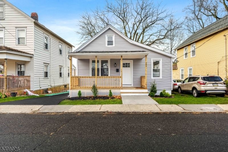 Exterior, Facade, Queen Anne Victorian