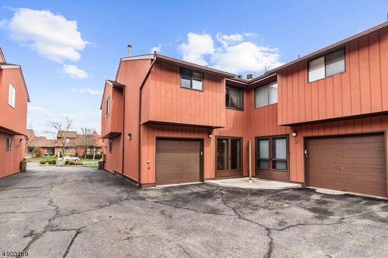 Attached, Exterior, Facade, Rowhouse