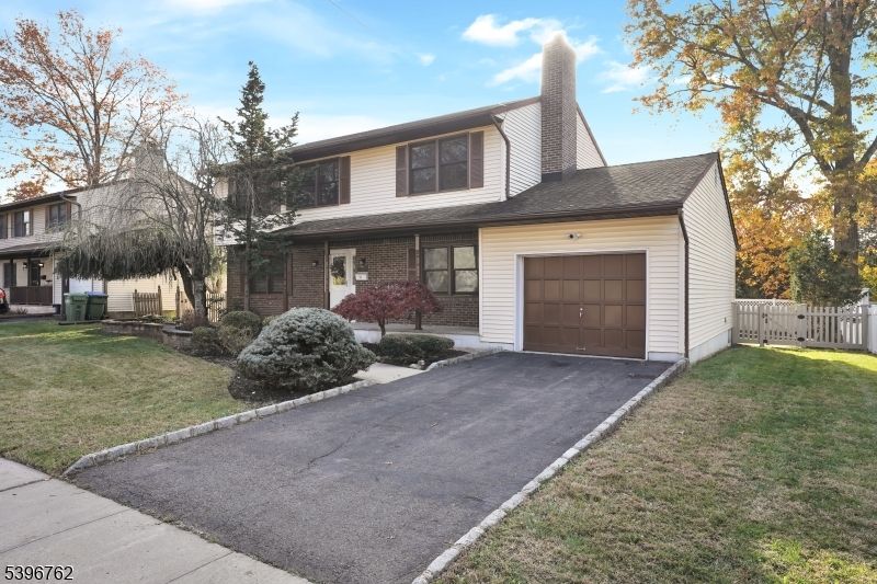 Attached, Exterior, Facade, Brick Facade, Split Level