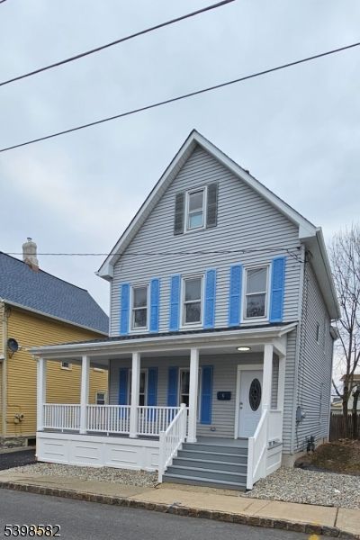 Exterior, Facade, Queen Anne Victorian