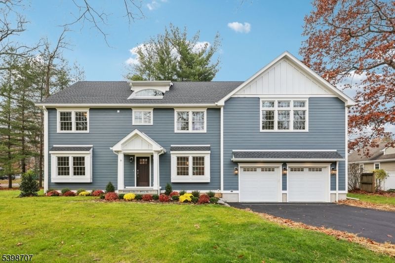 Attached, Exterior, Facade, Raised Ranch