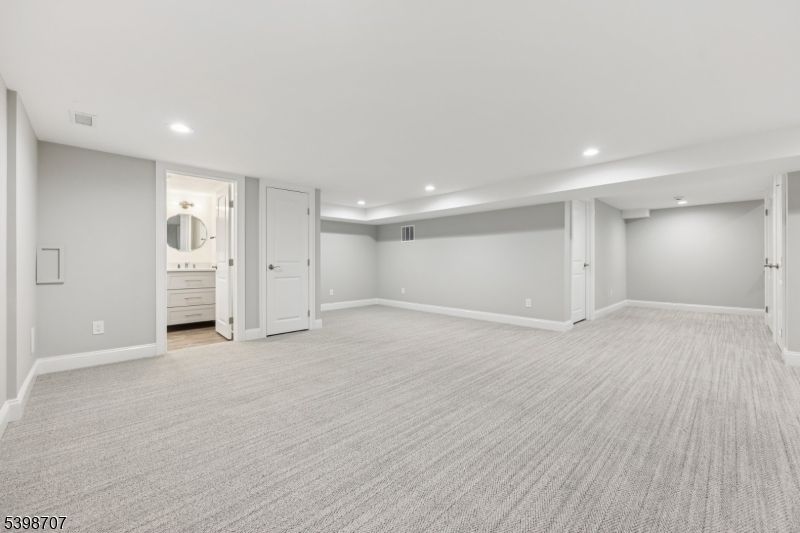 Empty room, Interior, Recessed Lighting