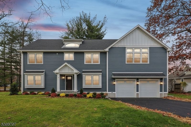 Attached, Exterior, Facade, Raised Ranch