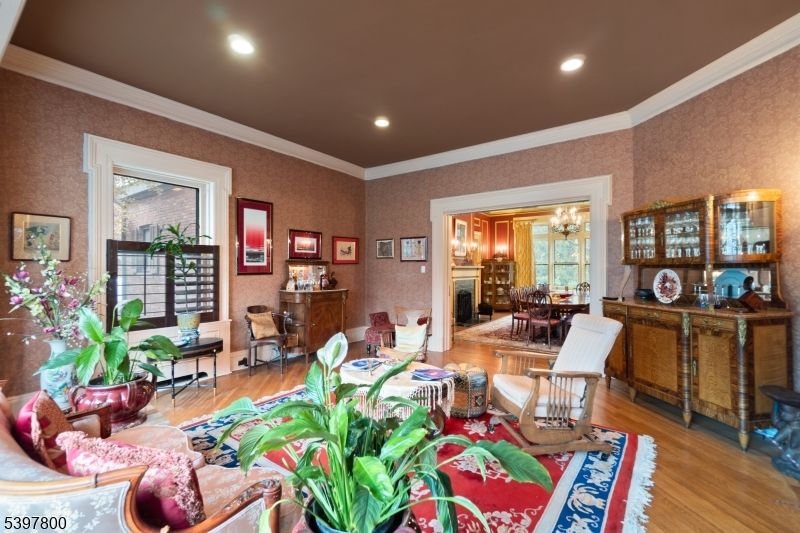 Chandelier, Dining room, Interior, Recessed Lighting, Wood Texture Flooring