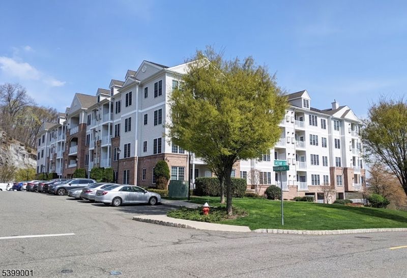 Exterior, Facade, Condo Building