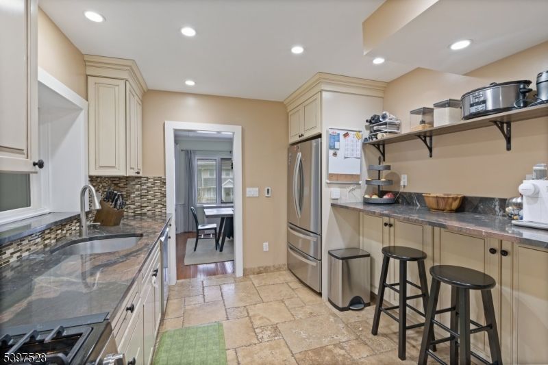 Dining room, Interior, Kitchen, Recessed Lighting, Stainless Steel Appliances