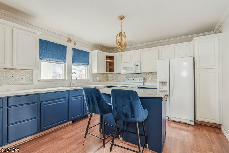 Interior, Kitchen, Pendant Lights, Wood Texture Flooring