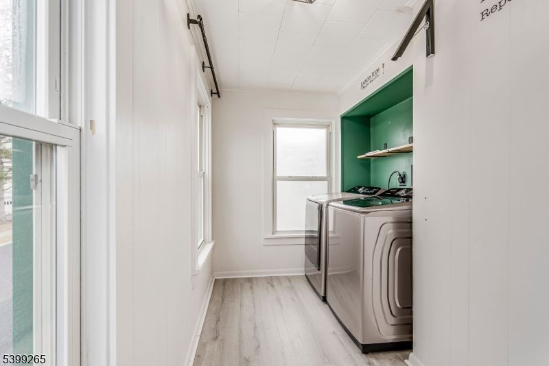 Interior, Washer, Wood Texture Flooring